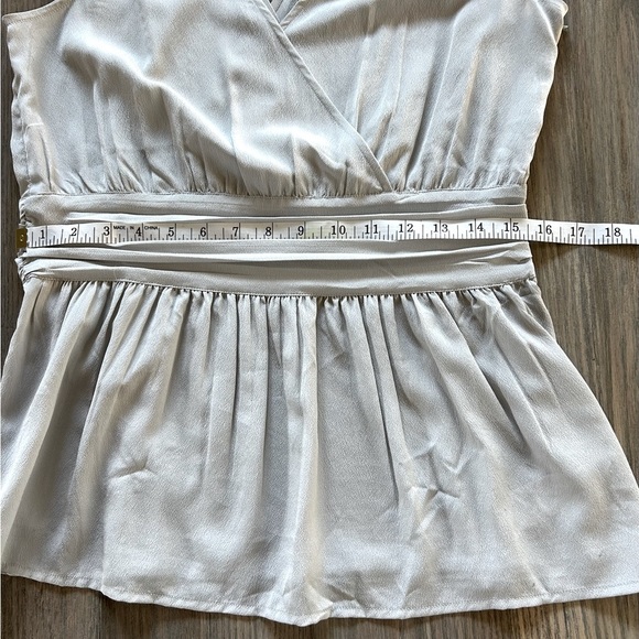 Women’s Banana Republic Gray Sleeveless Cross Front & Back Peplum Top Sz 10 - Picture 13 of 13
